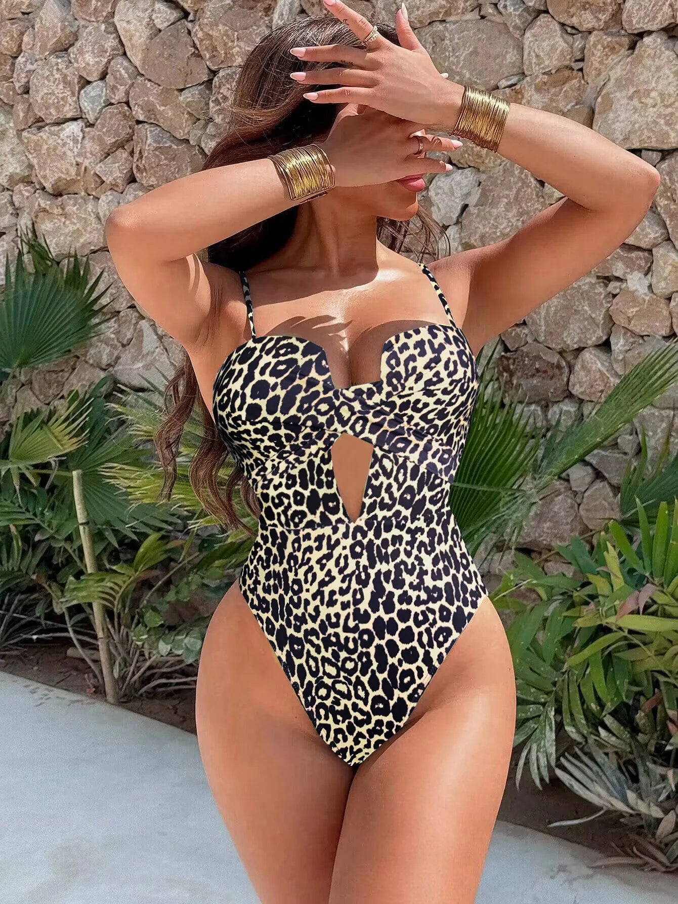 Sole — Le maillot une pièce texturé qui rayonne